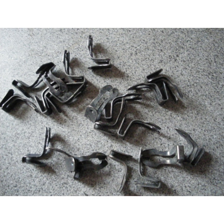 6986-71      AGRAFES PANNEAUX